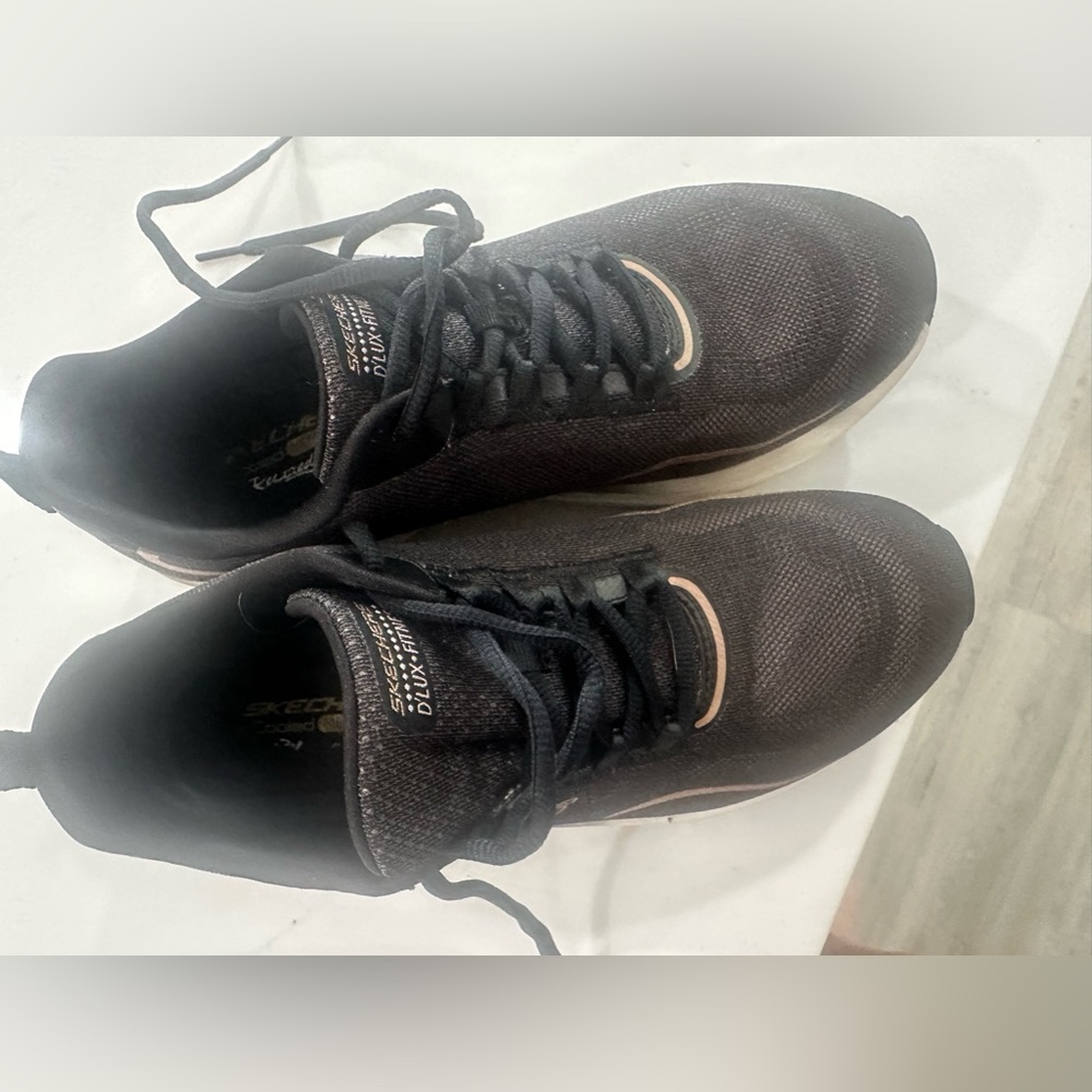 Skechers sneakers 9.5